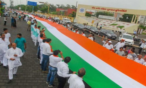 Surat I-day features 1 km long tricolor
