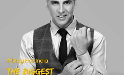 Akshay joins drug free movement by Art of Living