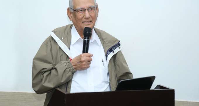 American geography professor interacts with LPU Students