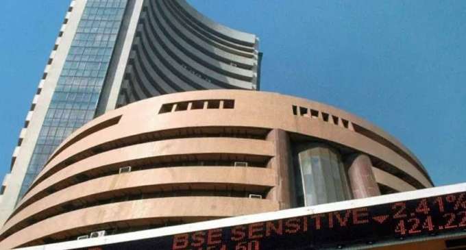 Sensex above 39,000, Nifty near 11,700-level in early deals1