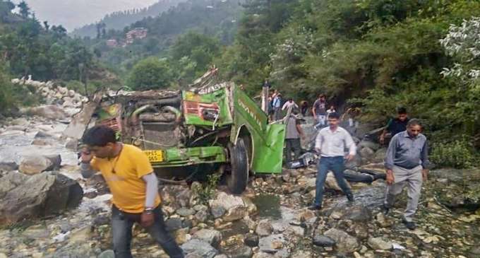 PM, Rahul Gandhi condole deaths in HP bus accident