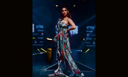 Yami Gautam turns showstopper for Falguni Shane Peacock at LMIFW