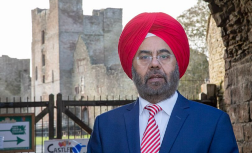 British Sikh candidate accuses poll rival of insulting his turban