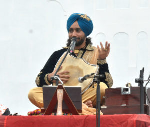 Sufi singer Satinder Sartaj mesmerizing the congregation with his soulful voice on the occasion of 550th birth anniversary of Guru Nanak in Sultanpur Lodhi