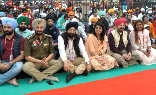 Sufi singer Satinder Sartaj pays musical tribute to Guru Nanak