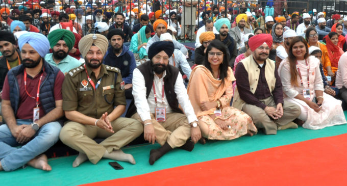 Sufi singer Satinder Sartaj pays musical tribute to Guru Nanak