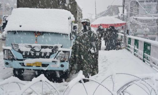 Jammu-Srinagar highway blocked, flights suspended after heavy snowfall in Kashmir