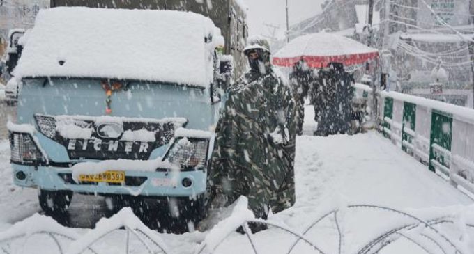 Jammu-Srinagar highway blocked, flights suspended after heavy snowfall in Kashmir