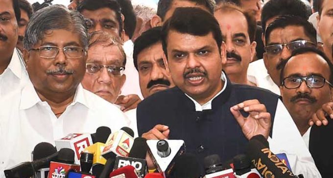 Uddhav creating ‘investment unfriendly’ Maha image: Fadnavis