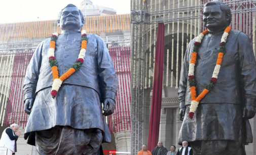 Atal’s statue becomes selfie point in Lucknow