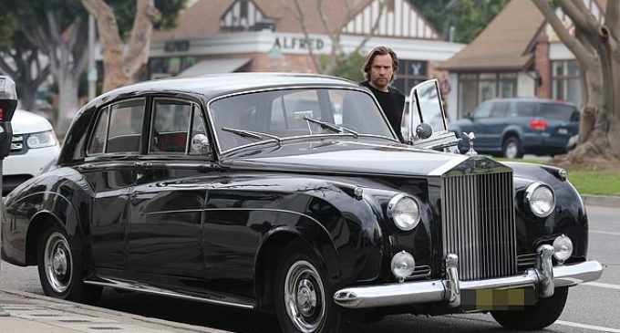 Ewan McGregor goes to breakfast in $123,000 Rolls-Royce