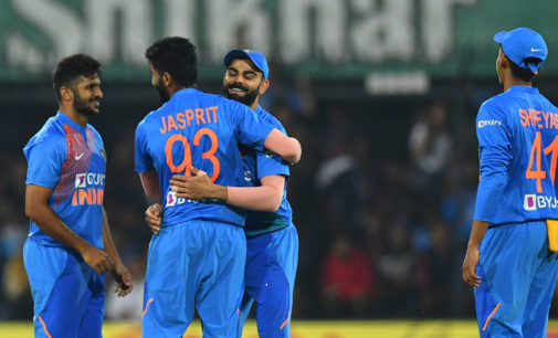 India steamroll Sri Lanka in second T20 to go 1-0 up