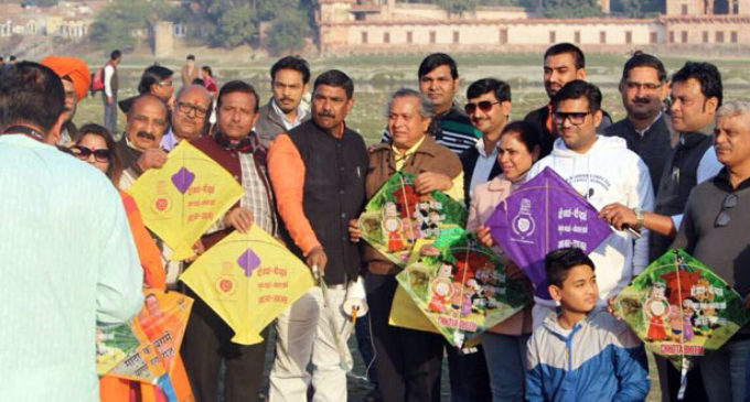 Kite-flying fest in Agra to raise awareness on saving Yamuna
