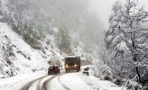 People advised not to travel to Shimla, Manali as over 250 roads blocked in HP due to heavy snowfall