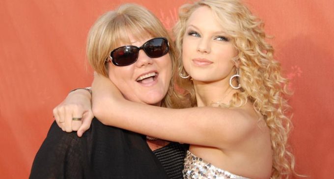 Taylor Swift opens up on mom’s cancer for the first time