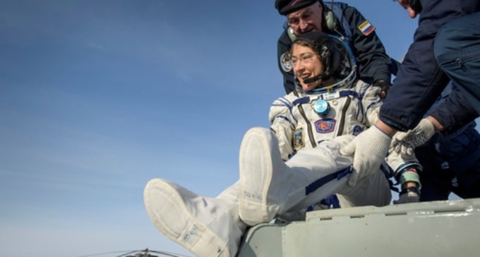 Record-breaking US astronaut returns to Earth