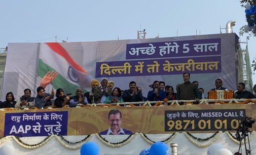 Kejriwal to meet LG today, calls meeting of elected MLAs