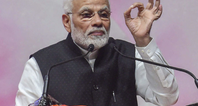 Act as link between govt and people: PM to print media