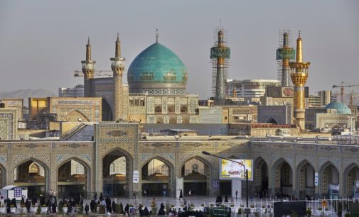 Iran closes Shia shrines