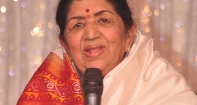 Lata Mangeshkar contributes Rs 25 lakh to Maharashtra CM Relief Fund