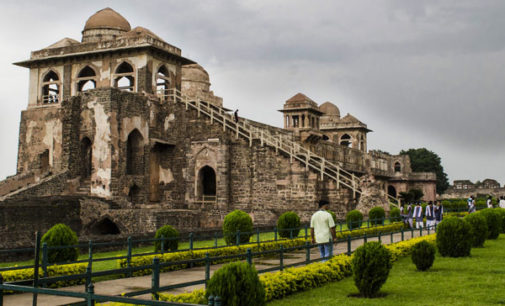 Mandu: Beautiful palaces, canals & a fairy tale love story