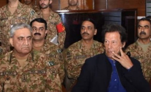 Imran sacks assistant to repair relation with Pak Army