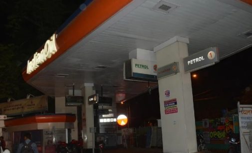 Oil companies to report big losses as lockdown shrinks sales