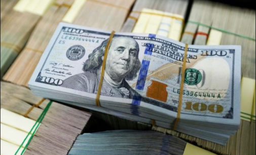 US dollar rises on risk aversion