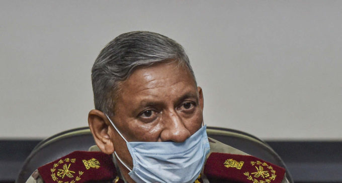 Armed forces shower petals pan India to honour corona warriors