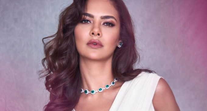 Esha Gupta: Wish youngsters live in real world than virtual world