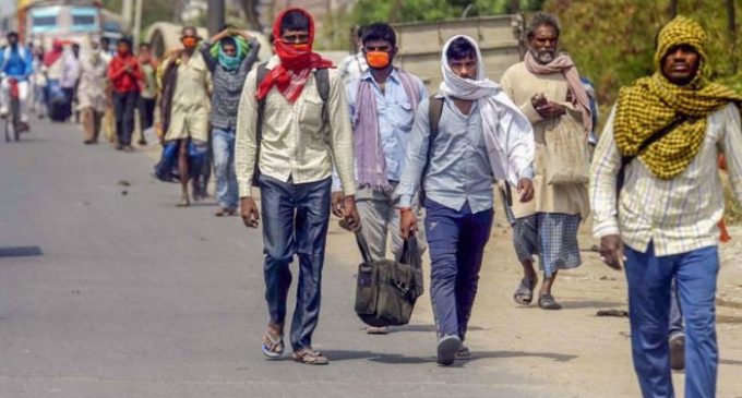 Glucose packets, slippers, free phone calls for walking migrants