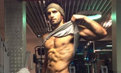 Ranveer Singh flaunts his abs