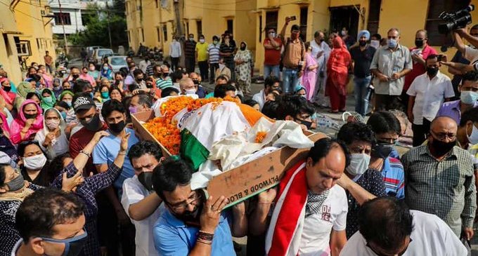 Kashmiri Pandits condemn killing of sarpanch