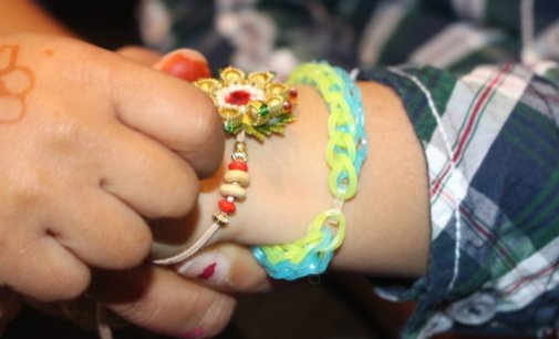 Pandemic shadow over festival: As siblings refrain from visiting each other, ‘rakhi’ business takes a hit 