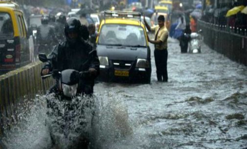 Rain intensity reduces, transport services resume in MumbaiÂ