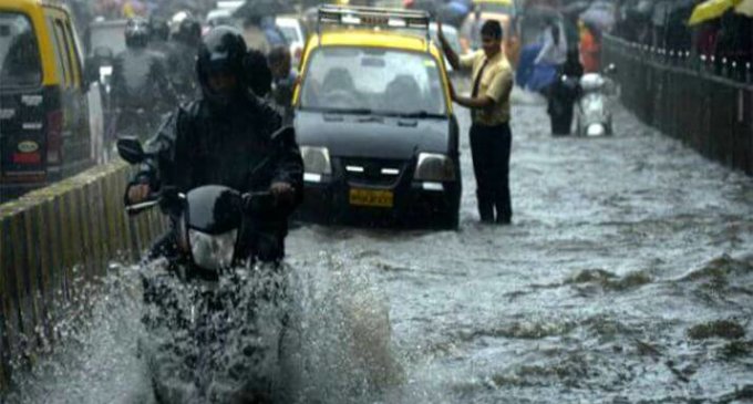 Rain intensity reduces, transport services resume in MumbaiĀ