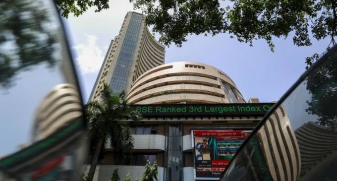 Equity indices in red, healthcare stocks plunge