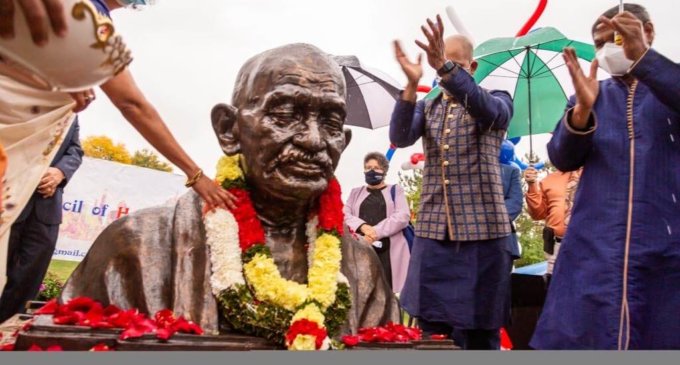 NY town honours Gandhi by installing statue