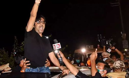 In TV studio after release from jail, Arnab dares Thackeray