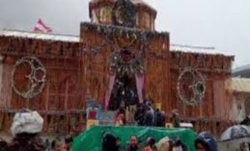 Fresh spell of snowfall in Uttarakhand’s Badrinath temple, Chopta