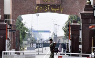 Over 200 Pakistan nationals stranded in India return via Attari-Wagah border Over 200 Pakistan nationals stranded in India return via Attari-Wagah border