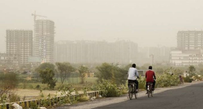 With low visibility and thick haze, Delhi’s air quality remains ‘very poor’