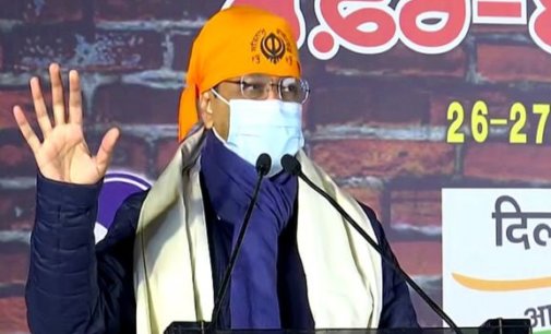 ‘Debate with farmer leaders in public on new laws’:At Singhu protest site, Kejriwal throws challenge to Centre