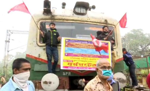 Bharat Bandh: ‘Rail roko’ protest in Maharashtra’s Buldhana, several detained for stopping train