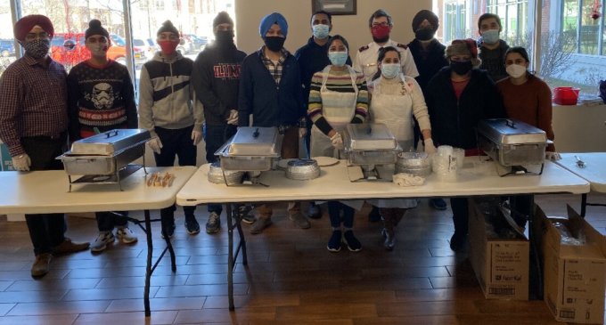 Chicago Sikhs Serve Christmas Lunch at Salvation Army