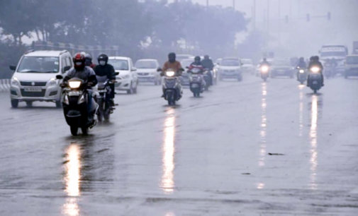 Delhi wakes up to heavy rain, thunderstorm on chilly winter morning