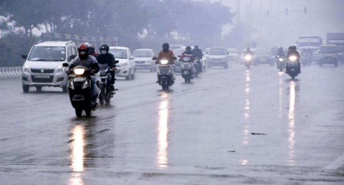 Delhi wakes up to heavy rain, thunderstorm on chilly winter morning