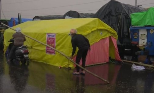 Farmers’ protest continues despite rain, cold wave