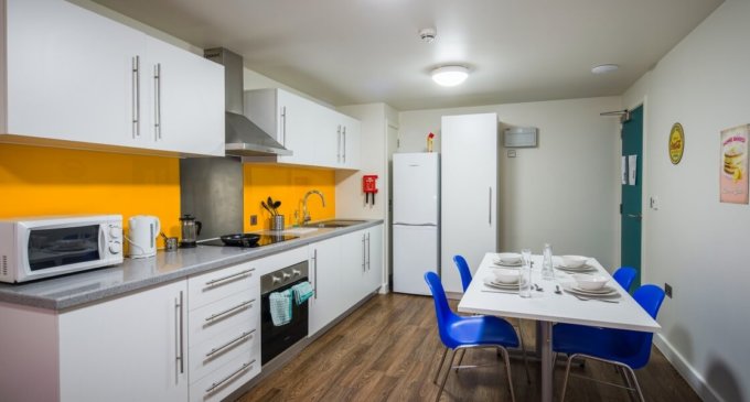How to stay in a shared apartment positively?