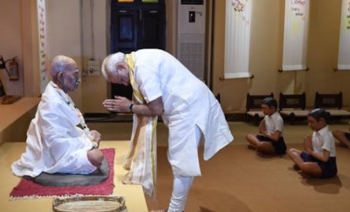 PM Modi pays tributes to Mahatma Gandhi, says his ideals continue to motivate millions